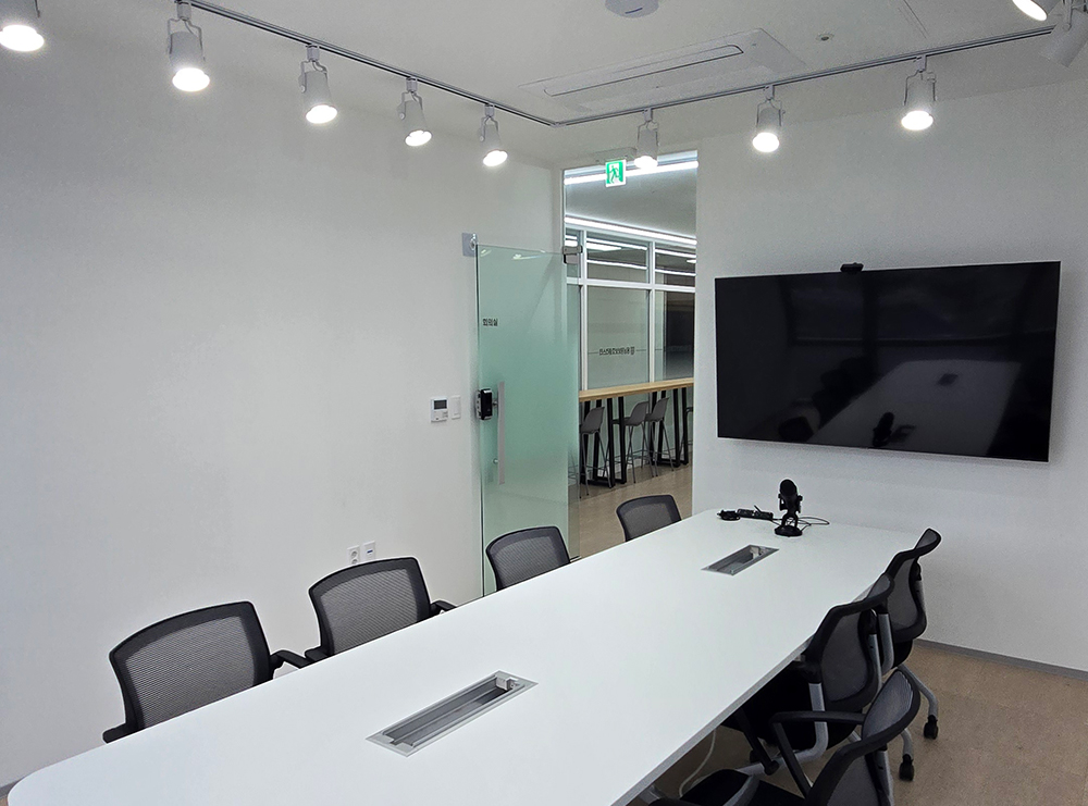 8층 회의실 사진